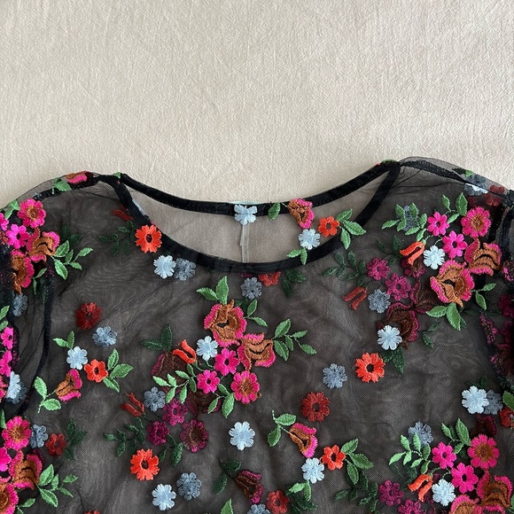 Black Mesh Long-Sleeve Top with Floral Embroidery (size M) - Picture 4 of 7